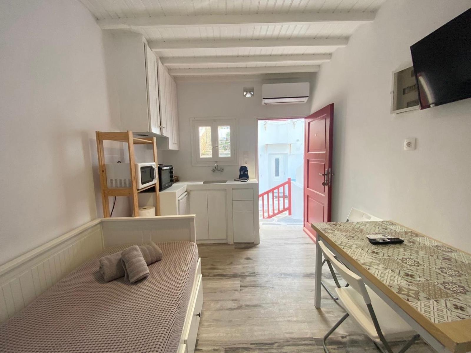 Elenitas Town House With Balcony And Sea View Lägenhet Mykonos Town Exteriör bild