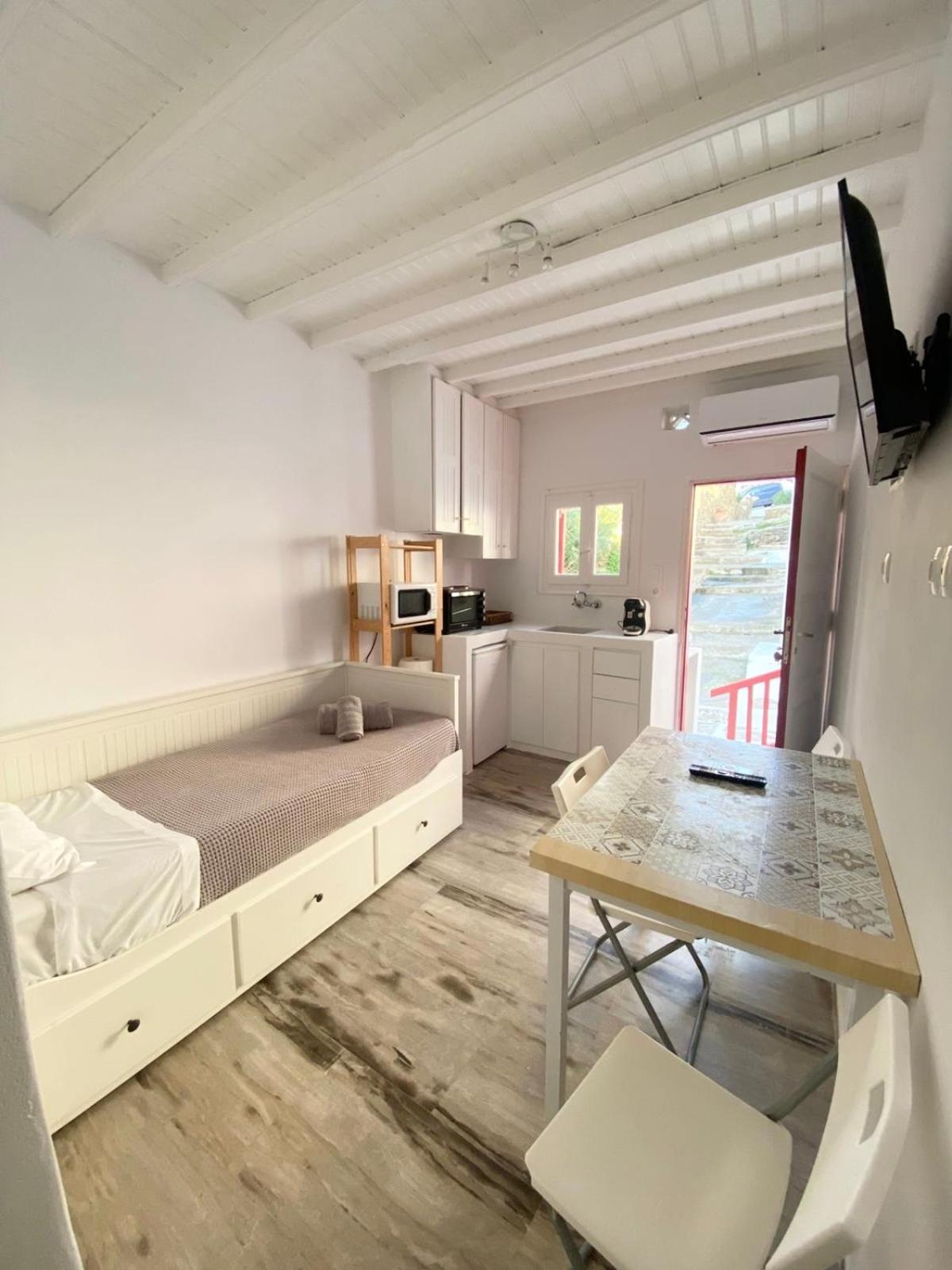 Elenitas Town House With Balcony And Sea View Lägenhet Mykonos Town Exteriör bild